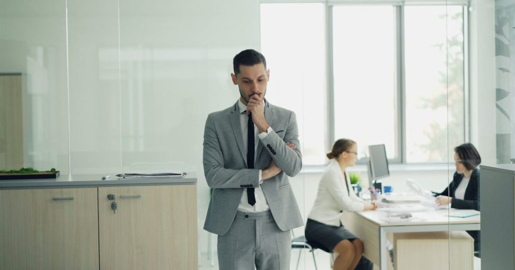 Carreira tradicional ou negÃ³cio prÃ³prio? Como decidir seu prÃ³ximo passo